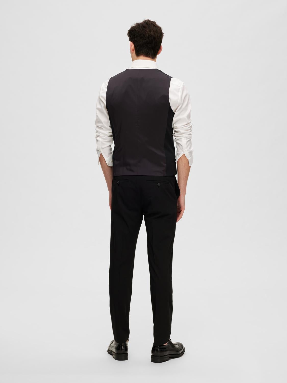 model_shot-back